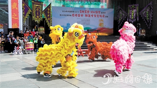醒獅躍動(dòng)起舞，展現(xiàn)了中國(guó)傳統(tǒng)舞獅文化的獨(dú)特魅力。