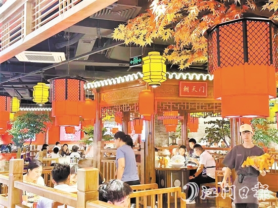 國慶期間江海區(qū)餐飲店人氣旺。受訪者供圖