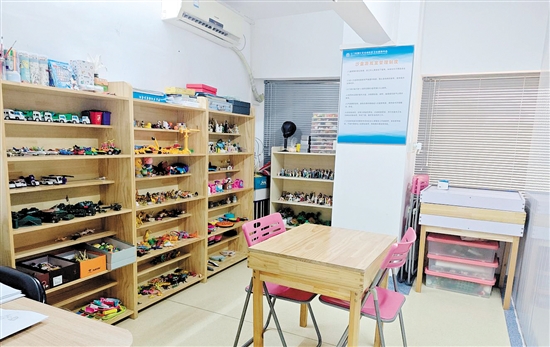 蓬江區(qū)未成年心理危機(jī)干預(yù)工作站內(nèi)的沙盤游戲室。