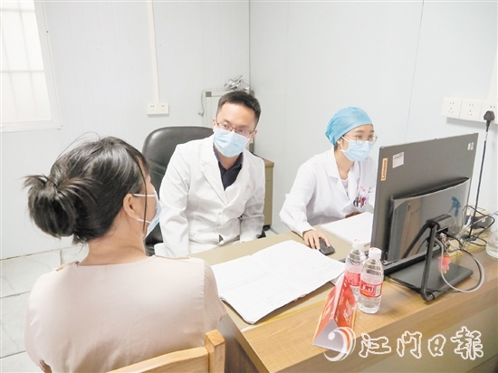 乳腺篩查義診活動(dòng)吸引了不少群眾前來咨詢就診。