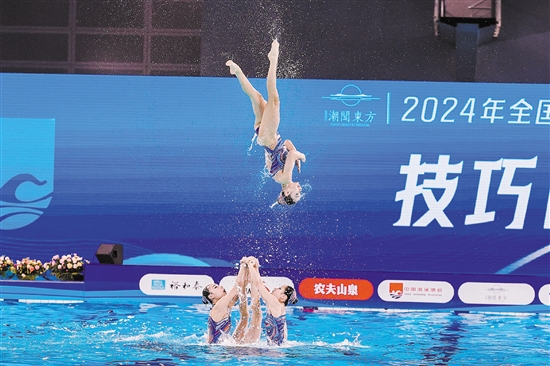 2024年全國(guó)花樣游泳錦標(biāo)賽在江門(mén)完美收官。圖為運(yùn)動(dòng)員比賽精彩瞬間。