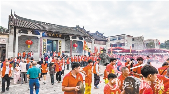 2024年首屆羅氏貴系良溪薈活動現(xiàn)場人聲鼎沸，洋溢著團聚的喜慶。