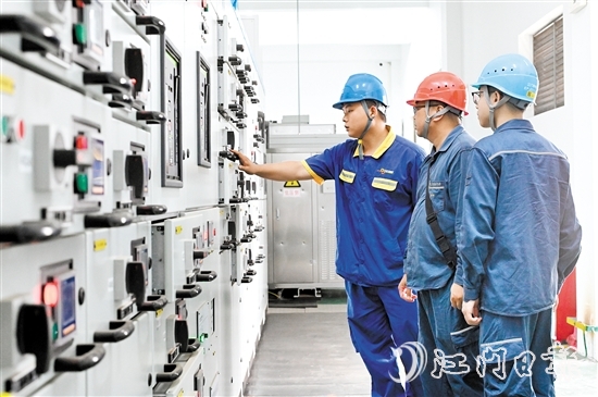 恩平供電局用電檢查人員對用戶設(shè)備開展安全檢查。