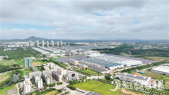 臺山工業(yè)新城以汽車零部件、金屬新材料、智慧農(nóng)機等為主導產(chǎn)業(yè)，構(gòu)建“3+2”現(xiàn)代化產(chǎn)業(yè)體系，成為臺山乃至江門的重要經(jīng)濟增長極。