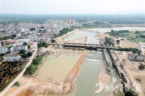 東成水閘重建工程已完成臨時鋼棧橋建設(shè)。
