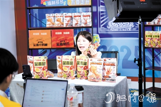 源亨食品的主播正在直播。