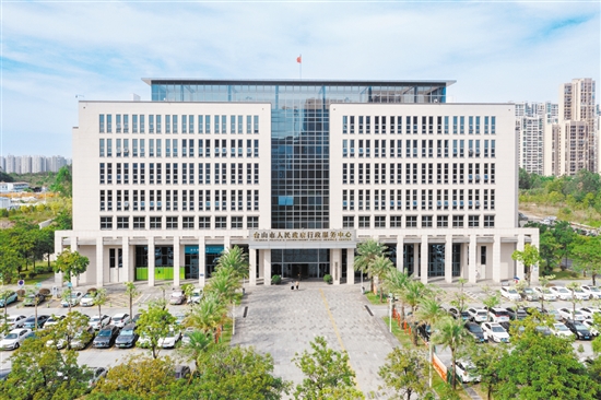 2023年，臺山市人民政府行政服務中心綜合窗口累計辦件量超56萬宗。
