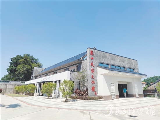 雅瑤鎮(zhèn)連片打造“百千萬(wàn)工程”示范帶。圖為雅瑤鎮(zhèn)陳山村火龍館。