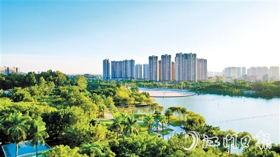 綠意盎然的鶴山市區(qū)。