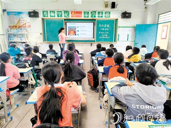 良西鎮(zhèn)積極推動憲法宣傳進校園。