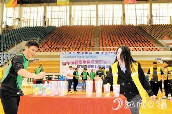 各支隊(duì)伍的隊(duì)員使出渾身解數(shù)，為榮譽(yù)而戰(zhàn)。
