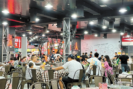 五洞牛肉吸引八方游客前來品嘗。