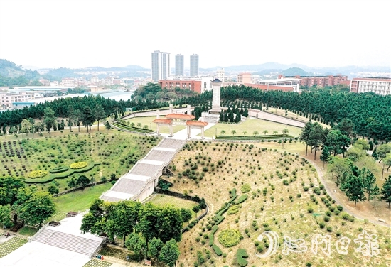 鶴山市烈士陵園改造升級工程全面完成。