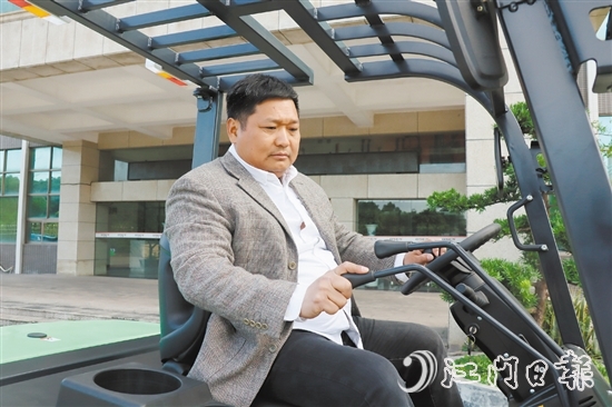 廖其章帶領歐能設備不斷深耕智能化產(chǎn)品的研發(fā)生產(chǎn)。