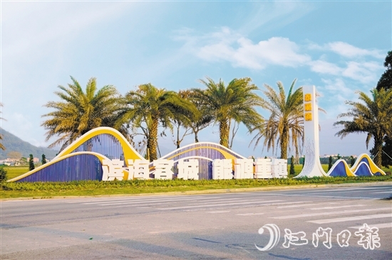 赤溪鎮(zhèn)以最美姿態(tài)迎接“流量”到來，圖為高速路口入口通道。
