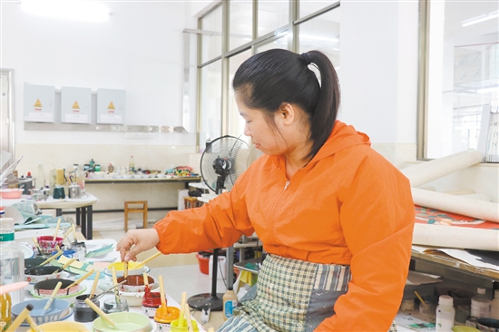 為達(dá)到最佳效果，調(diào)配一個(gè)顏色通常要2個(gè)小時(shí)。