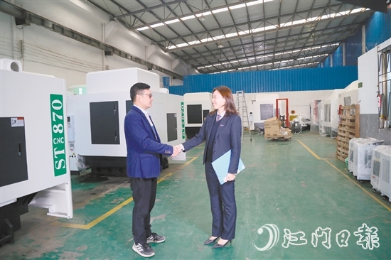 江門農(nóng)商銀行完善科技金融產(chǎn)品體系，積極支持信息技術、高端制造等戰(zhàn)略性產(chǎn)業(yè)集群建設。
