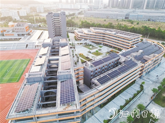 鶴山市職業(yè)技術學校分布式光伏項目是鶴山市屬國資公司投資最大的光伏項目，已初見成效。
