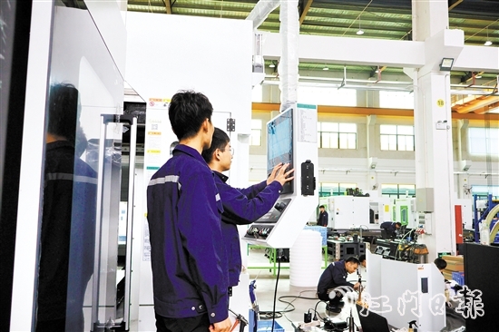 近年來，恩平市深入實施科技創(chuàng)新驅(qū)動發(fā)展戰(zhàn)略，以科技創(chuàng)新引領(lǐng)“311”現(xiàn)代化產(chǎn)業(yè)體系建設(shè)。