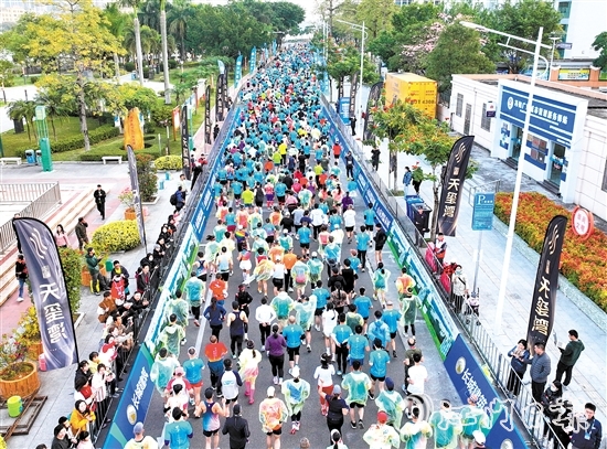 2024恩平溫泉半程馬拉松歡樂開跑。徐衛(wèi)良