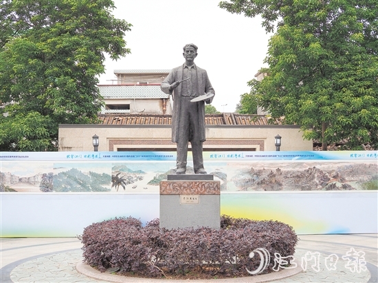 在雅瑤鎮(zhèn)陳山村鐵夫文化廣場(chǎng)，鐵夫銅像生動(dòng)展現(xiàn)“中國油畫第一人”的風(fēng)采。