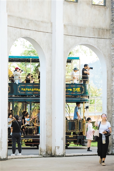 隨著文旅產(chǎn)業(yè)的日益繁榮，開(kāi)平的美麗風(fēng)景正成為攝影人取之不盡的優(yōu)質(zhì)資源。