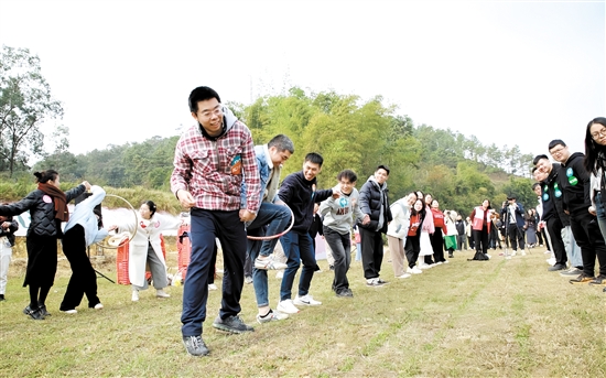 活動(dòng)通過(guò)多樣化的形式，幫助未婚青年職工化解初次見(jiàn)面的尷尬，增進(jìn)彼此的了解與信任。