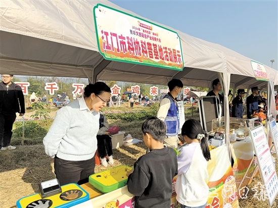 金雞焗雞讓大小朋友“食過翻尋味”。