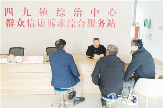 李彥文接待來訪群眾。