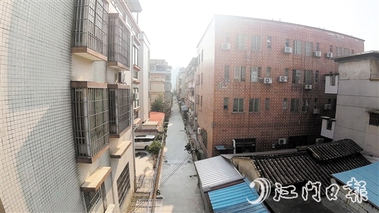 新昌明渠改造工程完成后，明渠兩側(cè)的人居環(huán)境得到明顯改善。