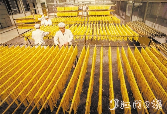 鶴城鎮(zhèn)坪山村素有“腐竹之鄉(xiāng)”的美譽(yù)。