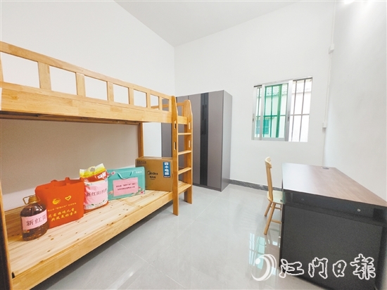 團鶴山市委實施“筑夢小屋”項目，對共和鎮(zhèn)鐵崗村小呂姐弟的房間進行改造，為他們提供良好的學習和生活環(huán)境。