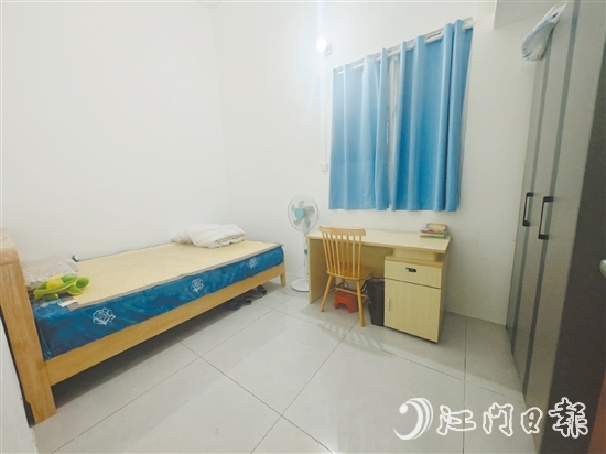 鶴山市婦聯(lián)聯(lián)合團鶴山市委，為溫阿姨一家的房屋進行修繕。
