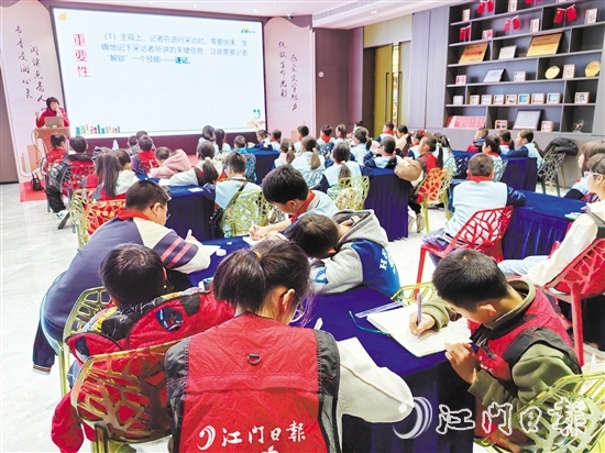 聚精會神上寫作指導課。