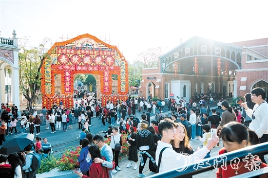 圍繞“中國年