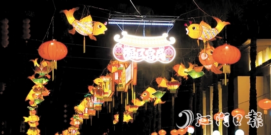 魚燈熠熠，洋溢出濃濃的節(jié)日氛圍。