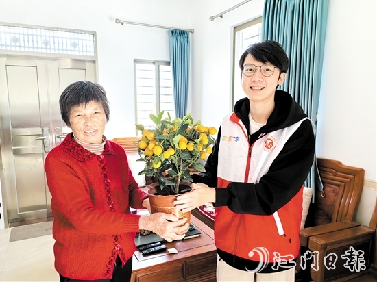 赤溪鎮(zhèn)開展新春暖“流”活動，為流動黨員家庭送上新春祝福。