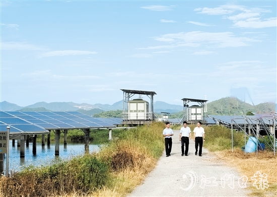 江門中行員工走訪光伏產(chǎn)業(yè)。