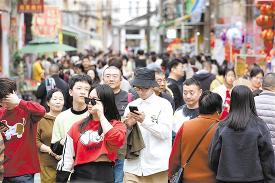 長(zhǎng)堤歷史文化街區(qū)游人如織。