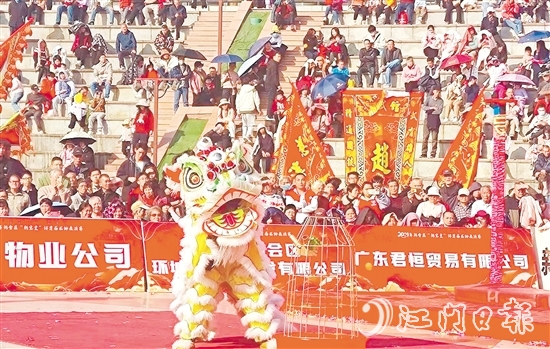 比賽中，各支隊(duì)伍帶來精彩表演。