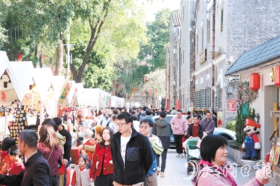 “江門有喜”茶飲咖啡年貨生活節(jié)集市在啟明里熱鬧“開擺”。