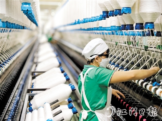 節(jié)后，佳樂(lè)紡織迅速進(jìn)入“趕工”狀態(tài)，生產(chǎn)線滿(mǎn)負(fù)荷運(yùn)轉(zhuǎn)。