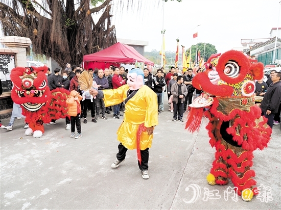 人們齊聚樟樹下村，現(xiàn)場感受非遺民俗活動魅力。