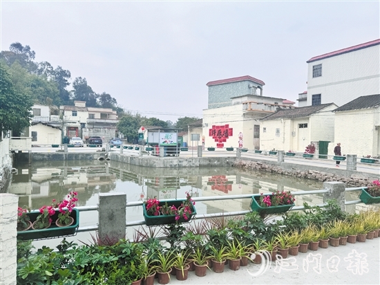 在基礎環(huán)境提升方面，北達村下了大力氣，帶來的新變化讓村民紛紛點贊。圖為村內(nèi)池塘。