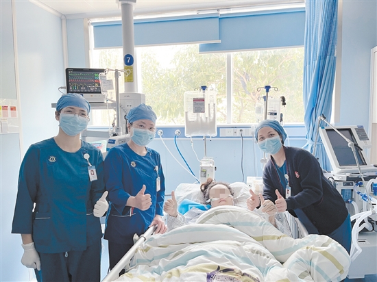 患者順利撤離ECMO，并為醫(yī)護(hù)人員點(diǎn)贊。