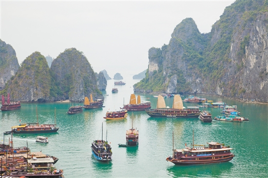 下龍灣被稱為“海上桂林”。