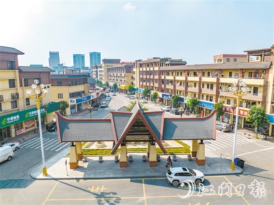 作為廣東省“百千萬(wàn)工程”首批典型鎮(zhèn)，崖門鎮(zhèn)致力打造美麗圩鎮(zhèn)示范樣板。