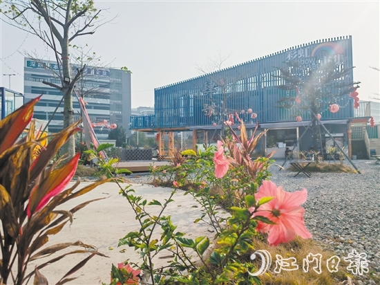 彩虹市集成為了沙崗村地標之一，是產(chǎn)業(yè)工人日常休閑娛樂的好去處。