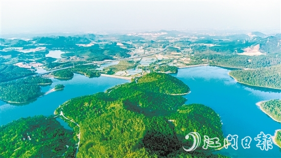 近年來，新會區(qū)堅持實施最嚴格水資源管理，強化用水總量和強度管控，加強水資源保護。