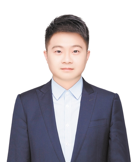 江門市青年企業(yè)家聯(lián)合會(huì)常務(wù)副會(huì)長(zhǎng)、江門市長(zhǎng)河化工實(shí)業(yè)集團(tuán)有限公司總經(jīng)理趙立衡